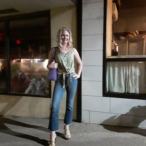 Meet your Posher, Jessica - Picture 2 of 13